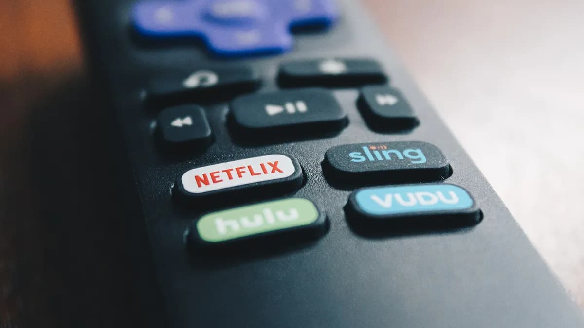 Daljinski upravljač s tipkama za streaming servise
