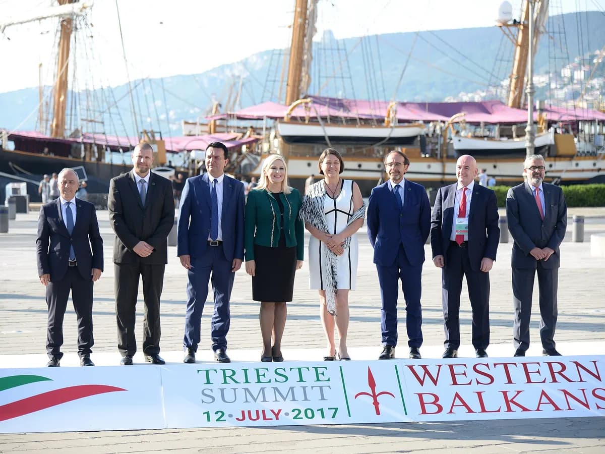 Ministri saobraćaja Zapadnog Balkana i evropska komesarka Violeta Bulc na samitu Berlinskog procesa u Trstu 2017. godine
