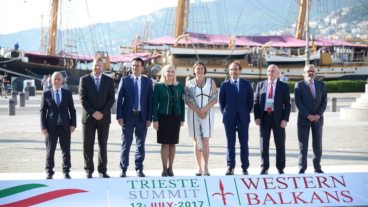 Ministri saobraćaja Zapadnog Balkana i evropska komesarka Violeta Bulc na samitu Berlinskog procesa u Trstu 2017. godine