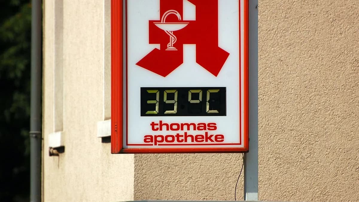 Termometar na apoteci pokazuje 39 stepeni tokom toplotnog talasa u Njemačkoj