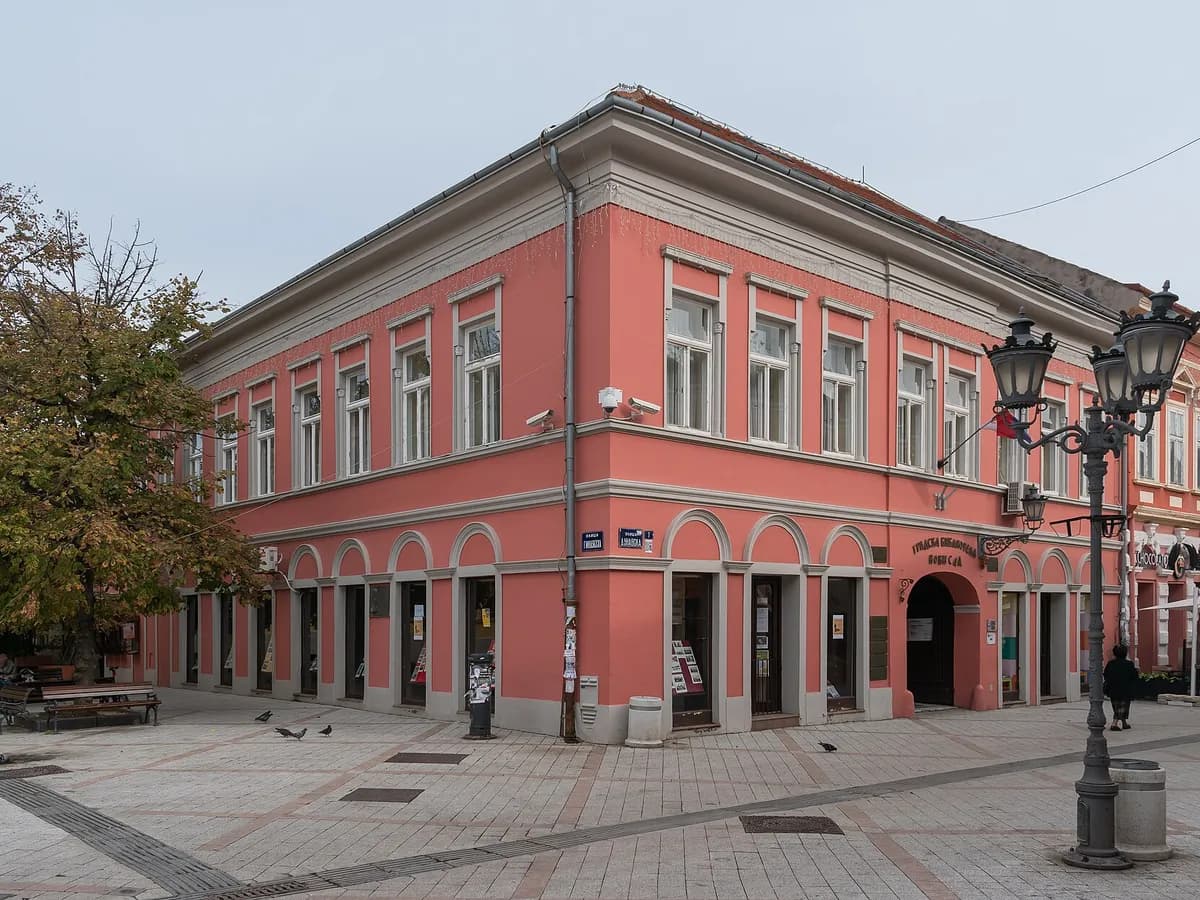 Ilustracija: zgrada u Dunavskoj ulici u Novom Sadu.