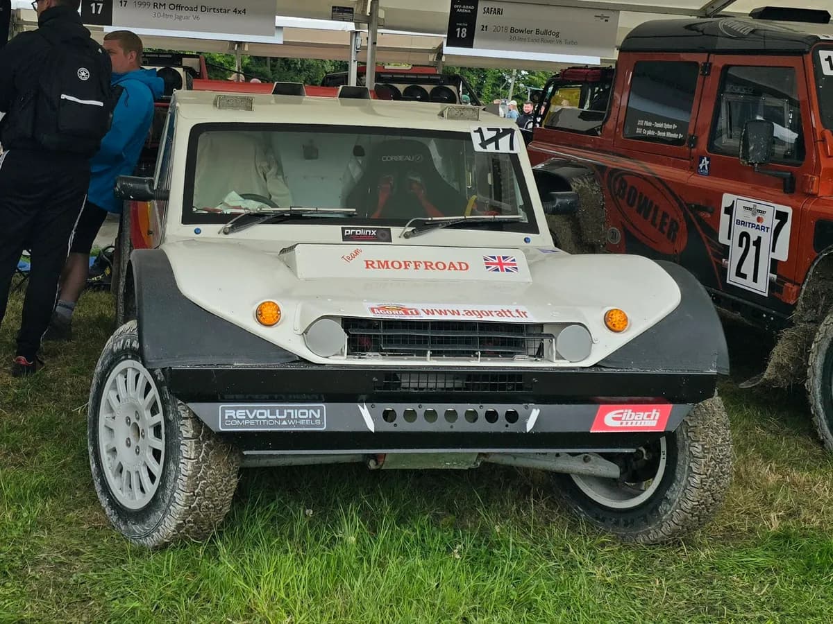 Terenac Land Rover Defender s pogonom na sve točkove