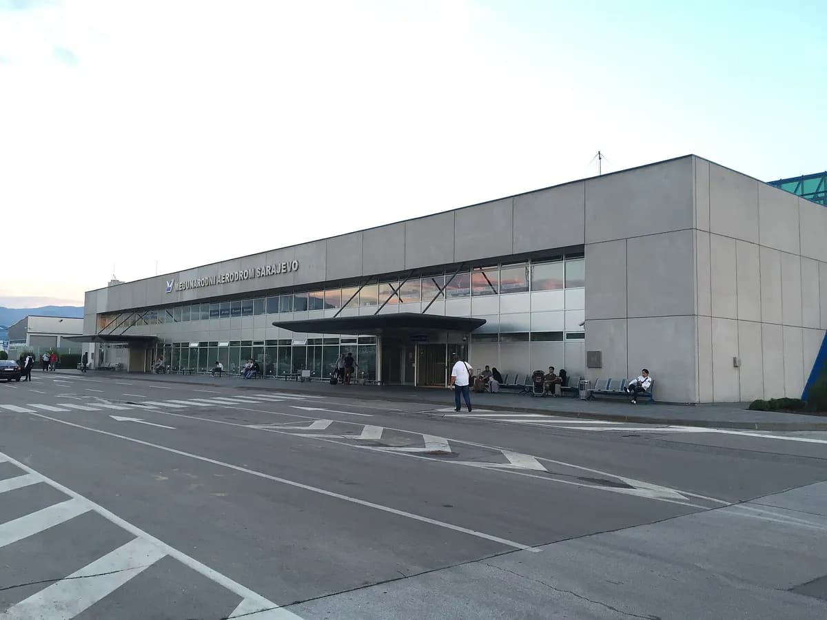 Ilustracija: Glavna zgrada terminala Međunarodnog aerodroma Sarajevo, august 2016.
