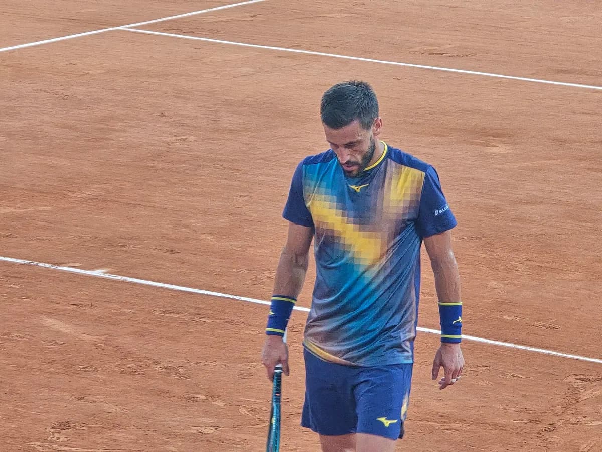 Damir Džumhur u meču protiv Carlosa Alcaraza na Roland Garrosu 2025. godine