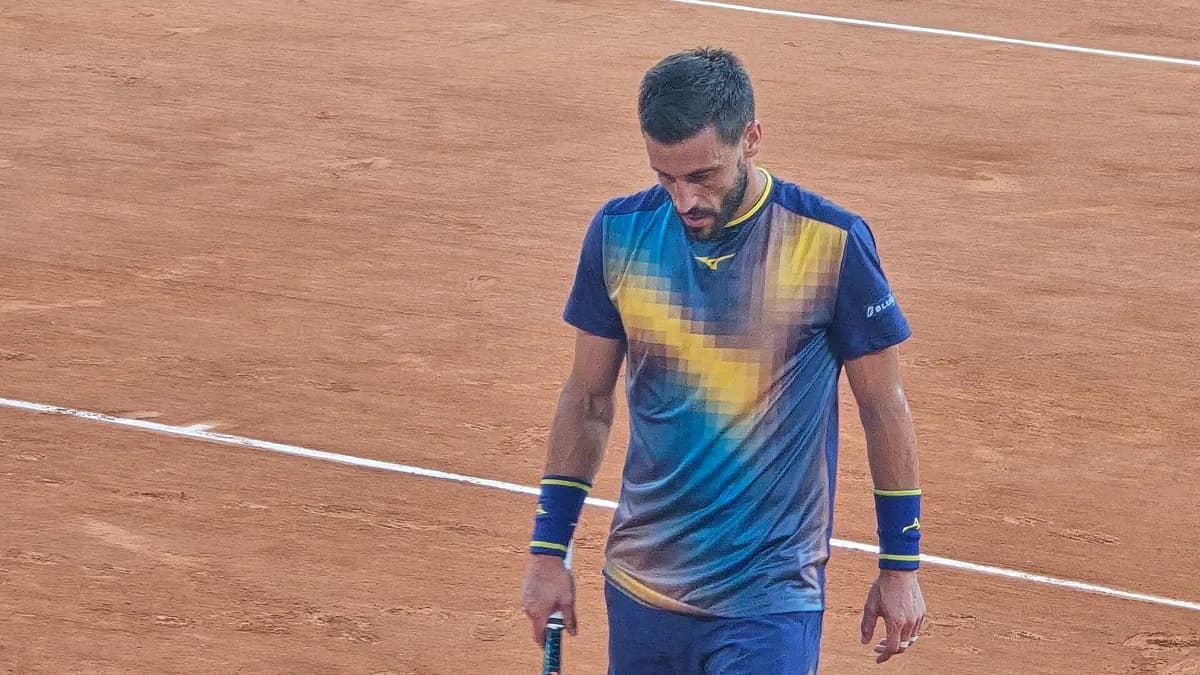 Damir Džumhur u meču protiv Carlosa Alcaraza na Roland Garrosu 2025. godine