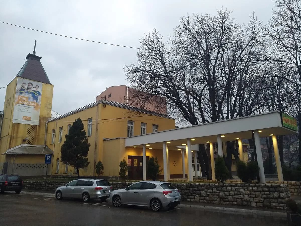 Zgrada Narodnog pozorišta Tuzla.