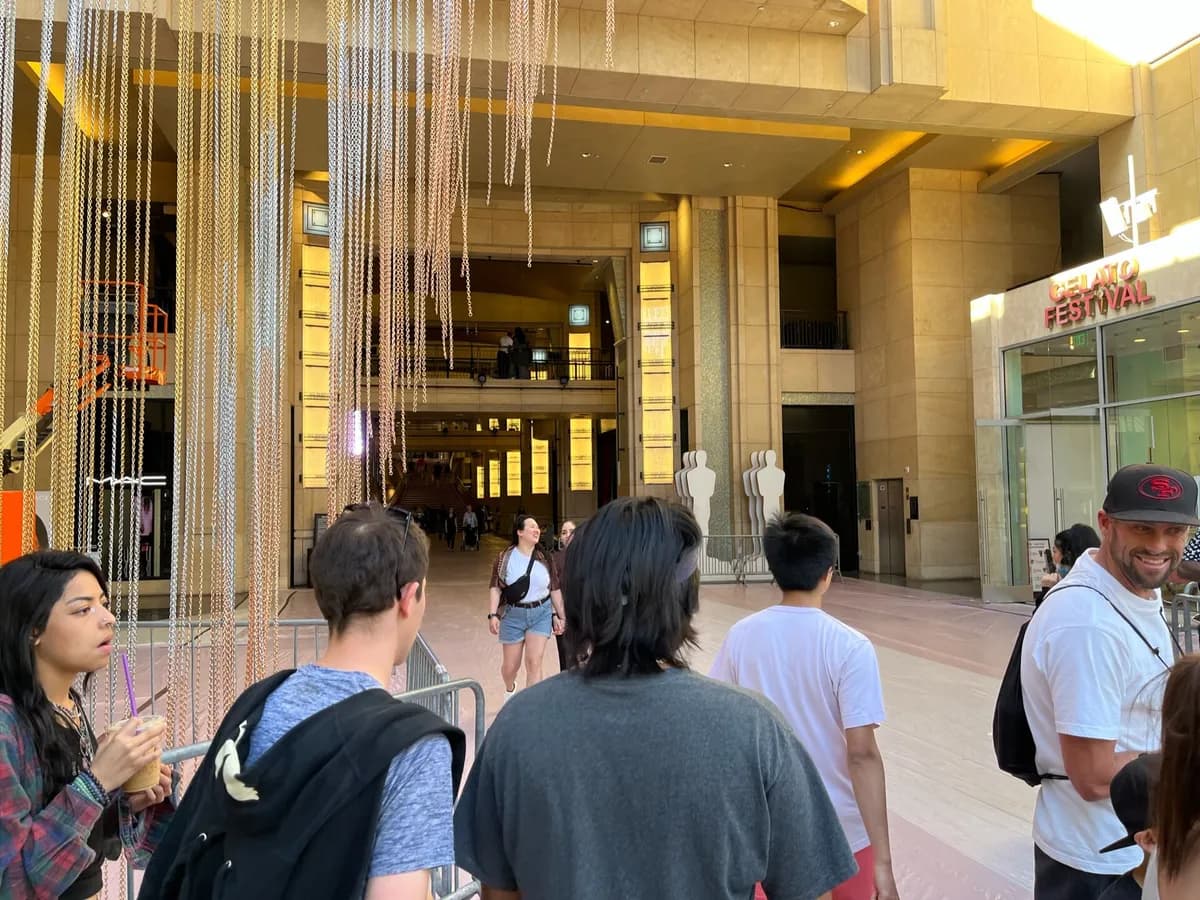 Ulaz u Dolby Theatre u Hollywoodu pred dodjelu Oscara 2022.