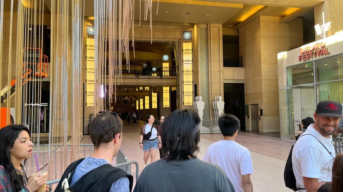 Ulaz u Dolby Theatre u Hollywoodu pred dodjelu Oscara 2022.